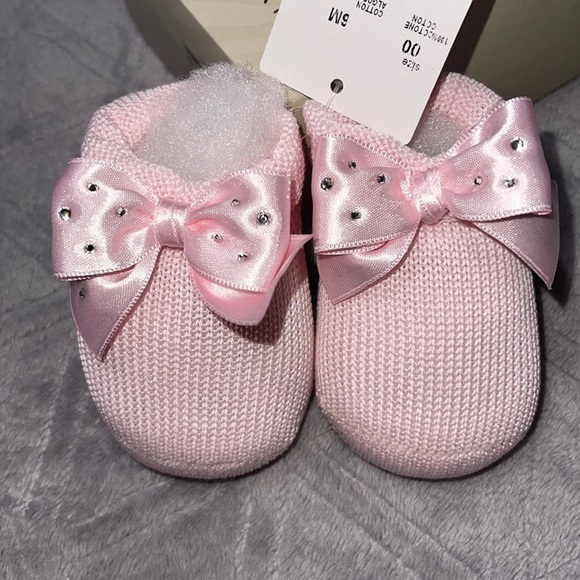 Knitted Booties with Bows
